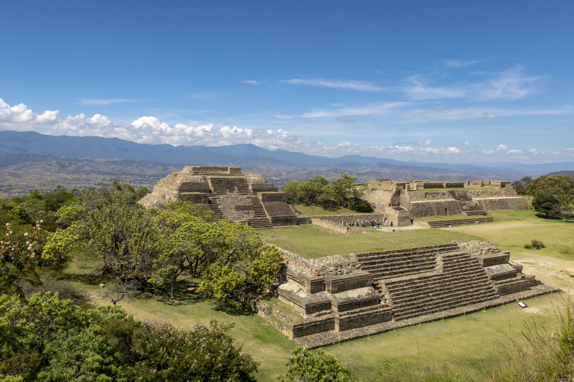 monte-alban-pyramide