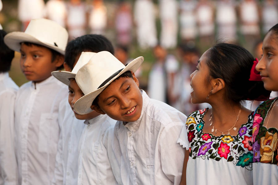 Enfants mexicains en habits traditionnels