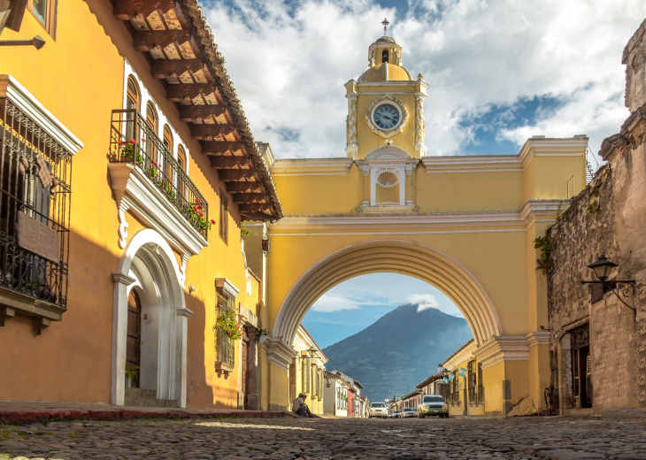 Bâtisse coloniale, orloge, Antigua, Guatemala