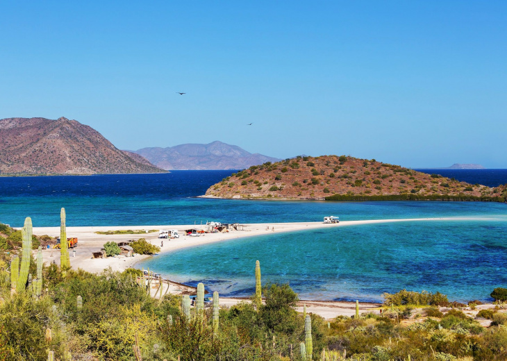 Paysages de Basse Californie : mer limpide, sable blanc et cactus