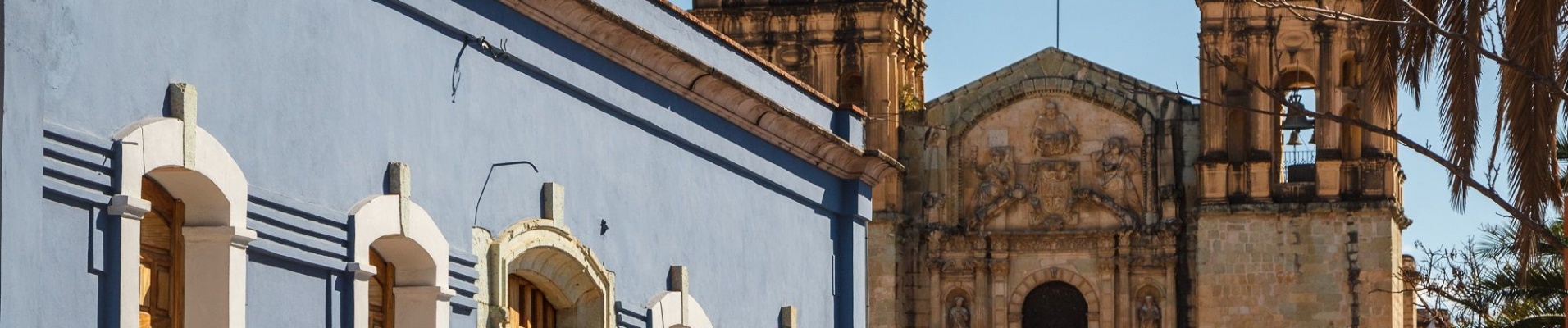Oaxaca, ville coloniale, façades colorées, église, Mexique