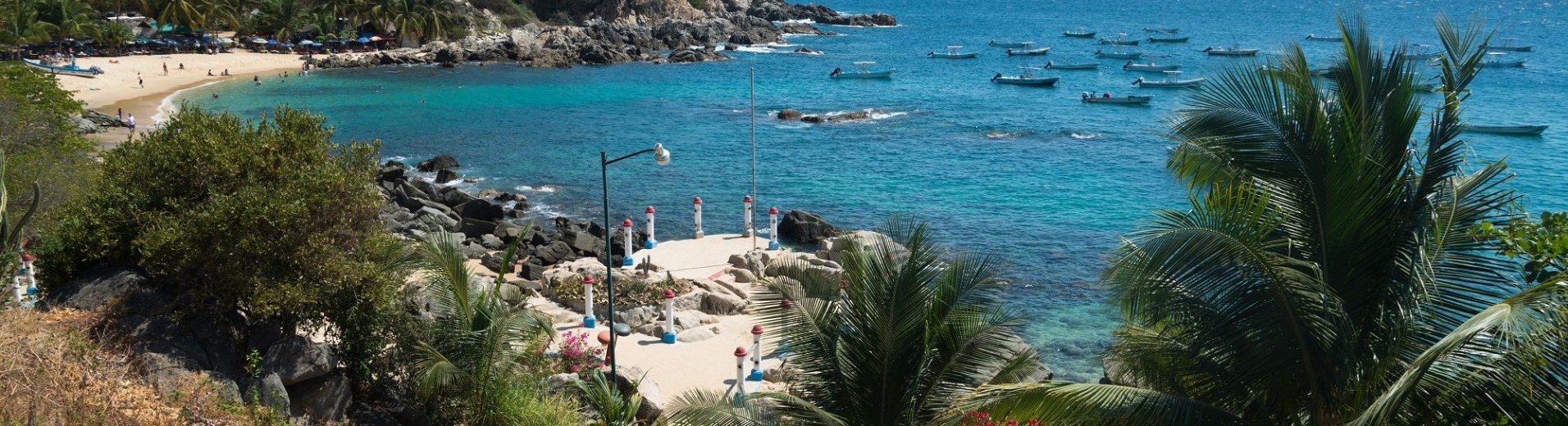 Puerto Escondido, plages et palmiers, Côte Pacifique, Mexique