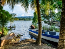 bateau-lumiere-soir-rio-dulce-guatemala-lucy-brown