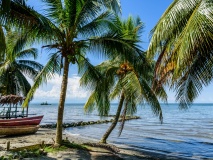 bateau-plage-caraibes-guatemala-lucy-brown