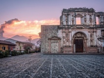 couche-soleil-antigua-eglise-volcan-acatango-guatemala