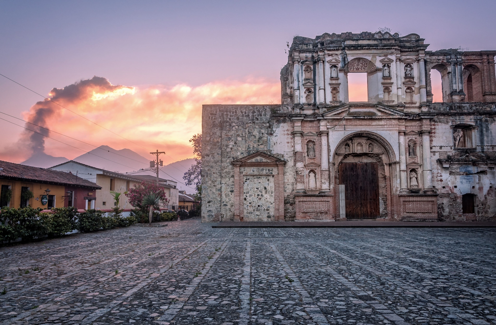 couche-soleil-antigua-eglise-volcan-acatango-guatemala