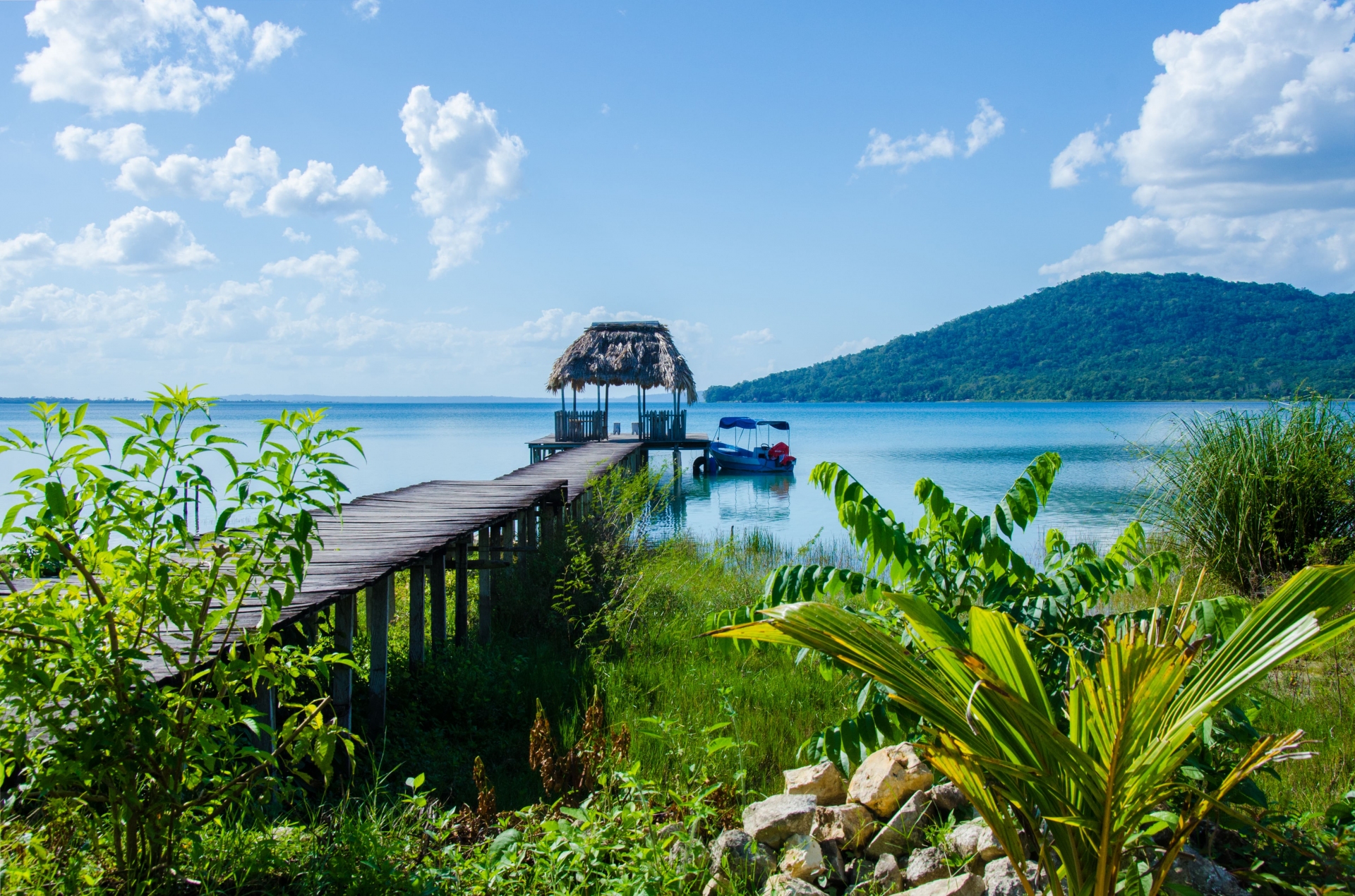 ponton-lac-flores-atitlan-guatemala