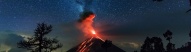 volcan-fuego-erruption-nuit-ciel-etoiles-guatemala