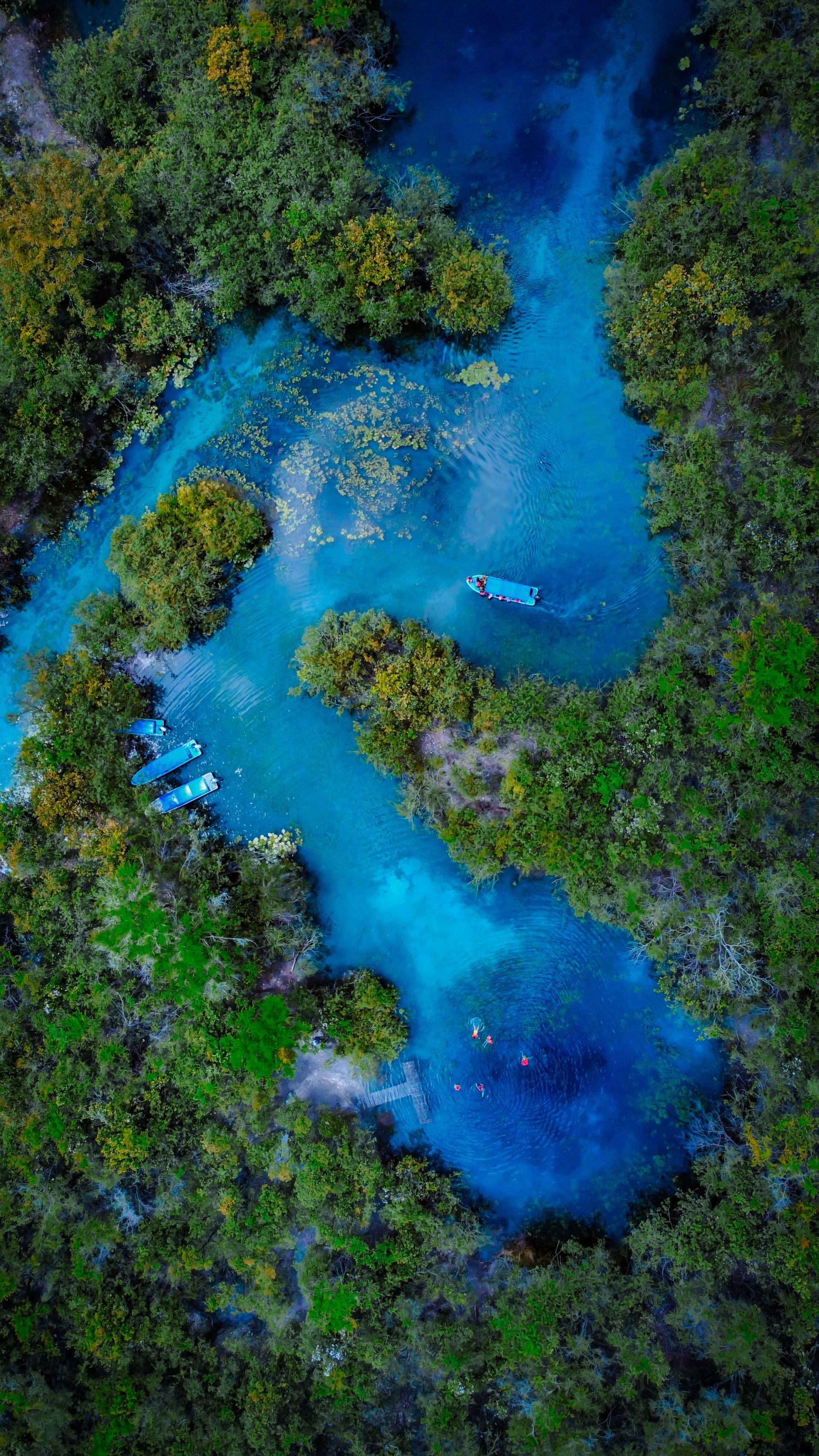 crater-azul-flores-guatemala