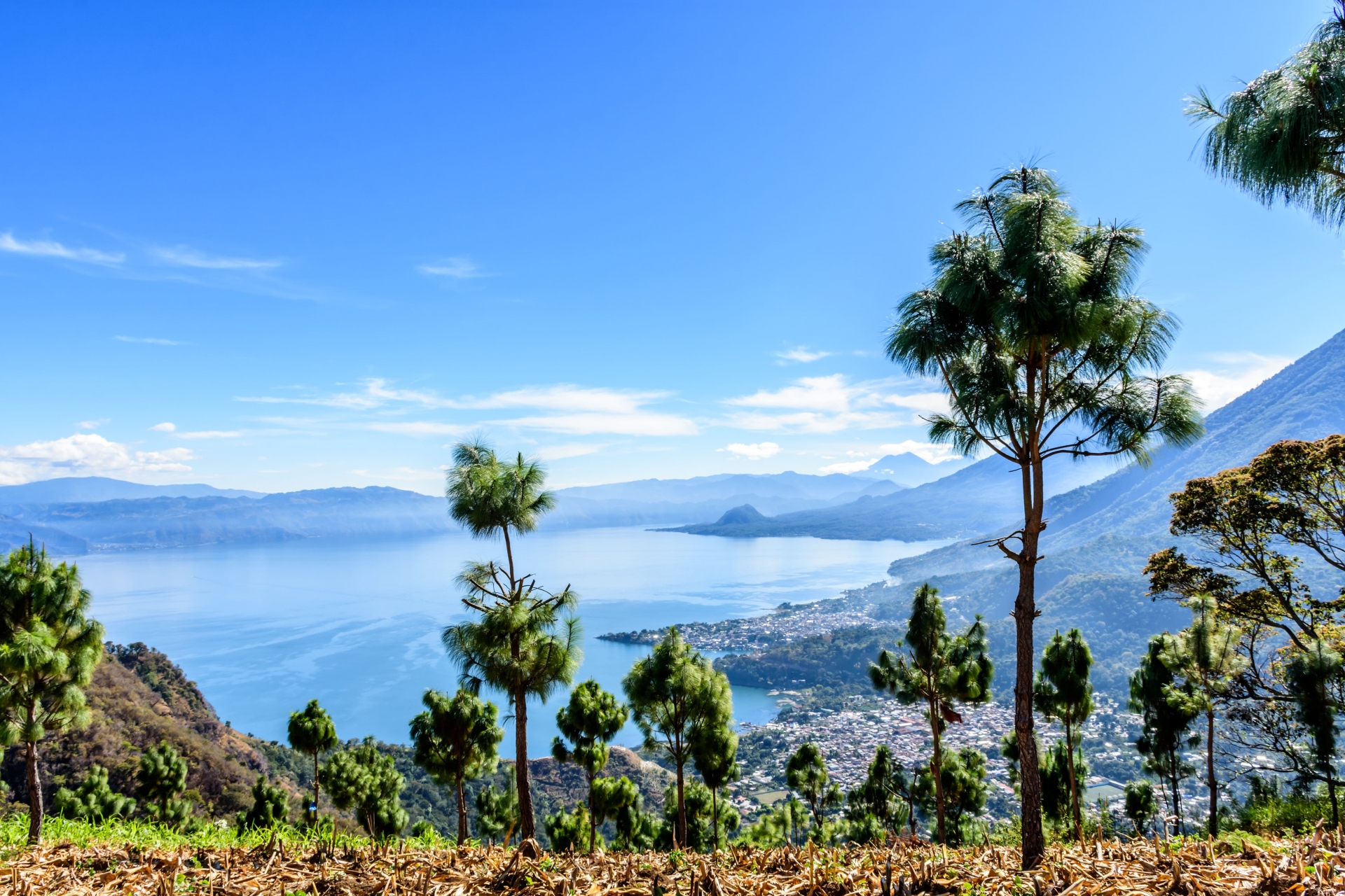 point-du-vue-volcans-lac-atitlan-guatemala