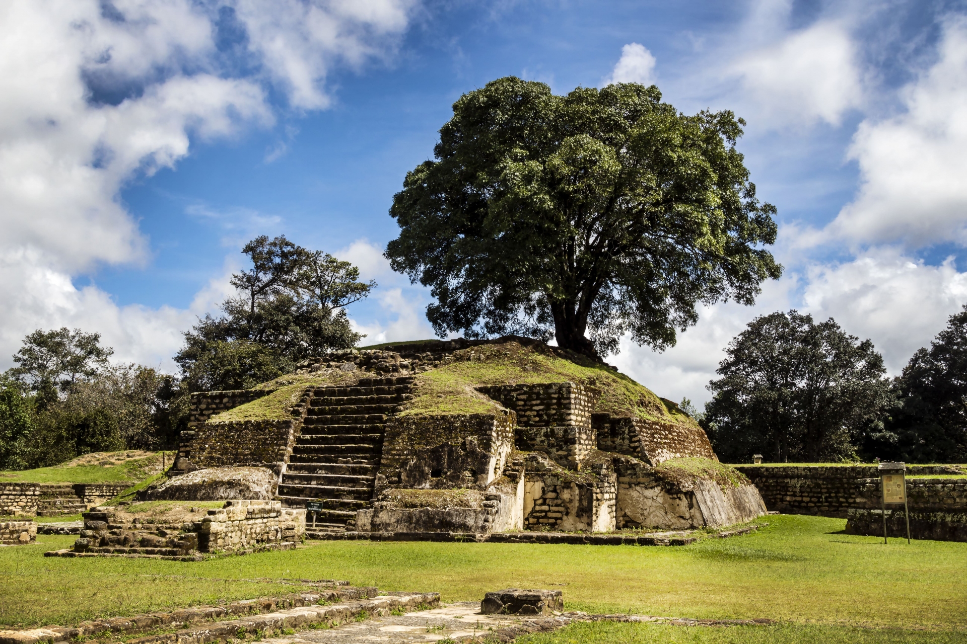 site-iximche-ruines-guatemala