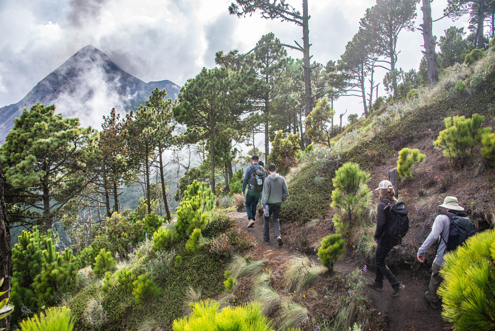 trek-acatenango-guatemala